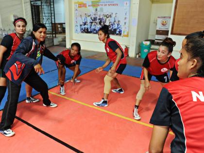 Nepal Kabaddi team enters Shivaji University | नेपाळचे कबड्डी संघ शिवाजी विद्यापीठात दाखल