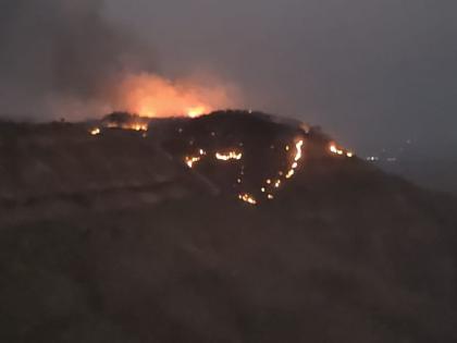 Historic Gavilgad fort burnt to ashes; Chikhaldara tourist spot | ऐतिहासिक गाविलगड किल्ला जळून खाक; चिखलदरा पर्यटनस्थळी वनसंपदेची राखरांगोळी