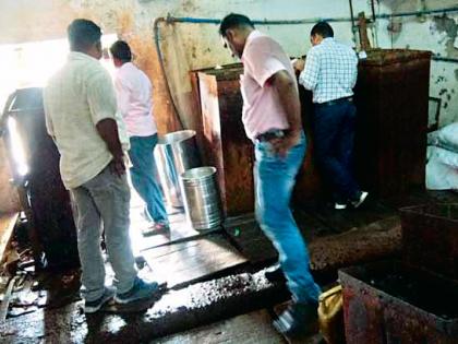 Two thousand liters of milk seized | दोन हजार लीटर दूध जप्त