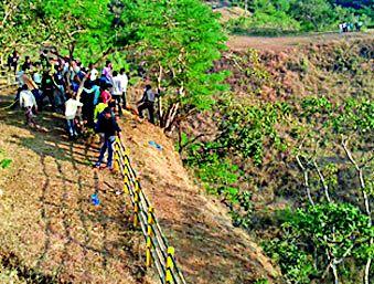 Funeral for both the youth in mourning atmosphere | शोकाकुल वातावरणात दोन्ही युवकांवर अंत्यसंस्कार