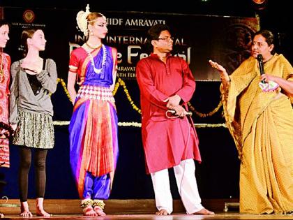 At the India International Dance Festival in the University | विद्यापीठात इंडिया इंटरनॅशनल डान्स फेस्टिव्हल थाटात