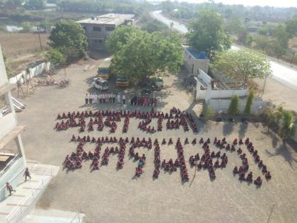 Voters awareness campaign in English medium school | इंग्लिश मिडीयम स्कुलमध्ये मतदार जागृती मोहीम