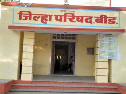 The sword of suspension on 'those' employees in Beed | बीडमधील ‘त्या’ कर्मचा-यावर निलंबनाची तलवार