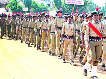 Thousands of people say 'Beti Bachao-Beti Padhao' | ‘बेटी बचाओ-बेटी पढाओ’च्या घोषणांनी लाखनी दुमदुमली