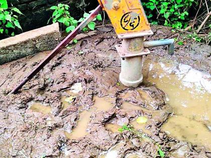 Layers of silt in riverside villages in Lakhandur taluka | लाखांदूर तालुक्यात नदीकाठच्या गावांत गाळांचे थर Layers of silt in riverside villages in Lakhandur taluka | लाखांदूर तालुक्यात नदीकाठच्या गावांत गाळांचे थर