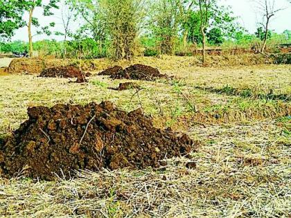 Chief Minister of the Roads Farmers | मुख्यमंत्री सडक शेतकऱ्यांच्या मानगुटीवर