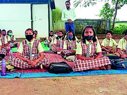 School landlord; Students sit under the navel | शाळा जमीनदोस्त; विद्यार्थी बसतात नभाखाली