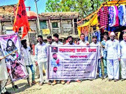 A whip-hit movement for fodder camp in Wavi | वावी येथे चारा छावणीसाठी चाबूक मारा आंदोलन