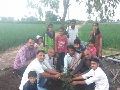  Plantation done without osteoporosis | अस्थिविसर्जन न करता राखेत केले वृक्षारोपण