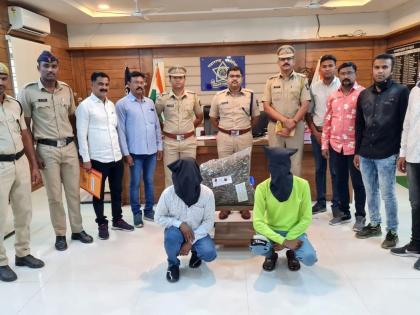 Mohadi police caught the cannabis being transported from the car | कारमधून वाहून नेला जाणारा गांजा मोहाडी पोलिसांनी पकडला Mohadi police caught the cannabis being transported from the car | कारमधून वाहून नेला जाणारा गांजा मोहाडी पोलिसांनी पकडला