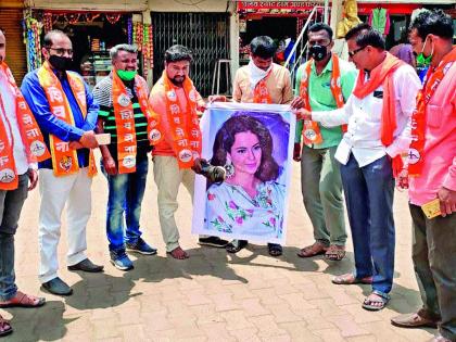 Shiv Sena's 'Jode Maro' movement at Deola | देवळा येथे शिवसेनेचे ‘जोडे मारो’ आंदोलन