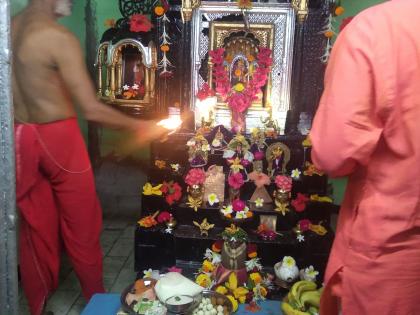 Pooja Maha Aarti at the ancient Shriram Temple in Dindori | दिंडोरीत पुरातन श्रीराम मंदिरात पूजा महाआरती