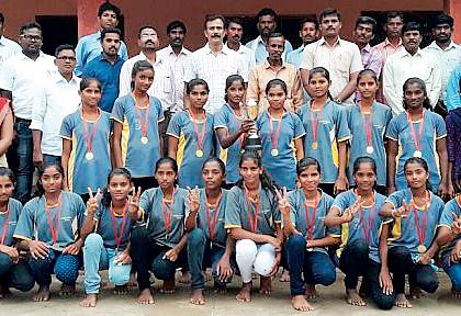 Felicitated Kabaddi players selected at the state level | राज्यस्तरावर निवड झालेल्या कबड्डी खेळाडूंचा सत्कार