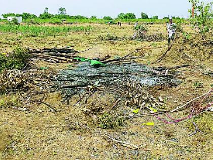  The encroachment huts were burnt | अतिक्रमित झोपड्या जाळल्या