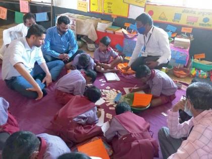 Chief Executive Officer of ZP played with students in remote areas | अतिदुर्गम भागातल्या चिमुकल्या विद्यार्थ्यांमध्ये रमले जि.प.चे मुख्य कार्यकारी अधिकारी 