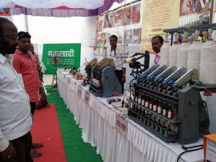 Solapur khadi Mahayatra Festival: Solar Charkha pilot project to reach Maharashtra | सोलापूरात खादी महायात्रा महोत्सव : सोलार चरख्याचा पायलट प्रोजेक्ट महाराष्टÑात पोहोचणार