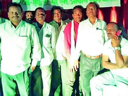 वन कार्यालयासमोर कामगारांचे उपोषण सुरू