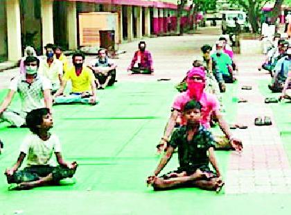 Support of social organizations for migrant workers | स्थलांतरीत मजुरांना सामाजिक संस्थांचा आधार Support of social organizations for migrant workers | स्थलांतरीत मजुरांना सामाजिक संस्थांचा आधार