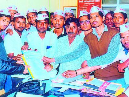  Front of the unemployed collector's office | बेरोजगारांचा जिल्हाधिकारीे कार्यालयावर मोर्चा