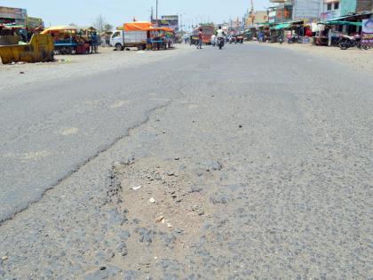 Will the fate of the roads ever shine? | रस्त्यांचे भाग्य कधी उजळणार ?