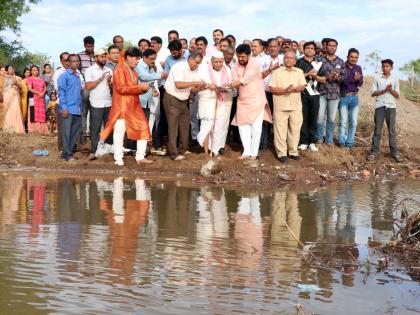 Available 35crores liters of water storage through citizen participation | नागरिकांच्या सहभागातून ३५ कोटी लिटर पाणीसाठा उपलब्ध