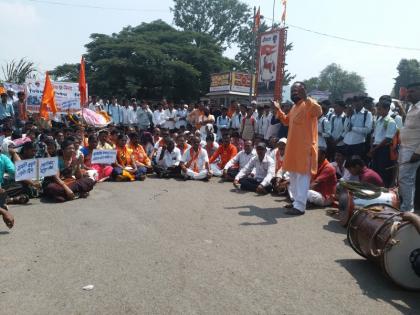  Kalvan in the Shiv Sena road against inflation | कळवणला महागाई विरोधात शिवसेना रस्त्यावर