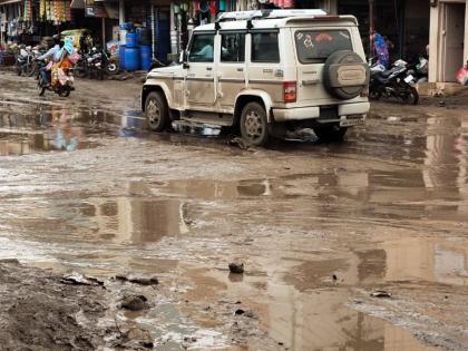 Who is the guardian of Kalwan's Main Road ...? | कळवणच्या मेन रोडला वाली कोण...?