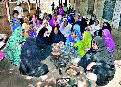 Congress lions on Malegaon Motihan | मालेगावी मोतीभवनवर कॉँग्रेसचे धरणे