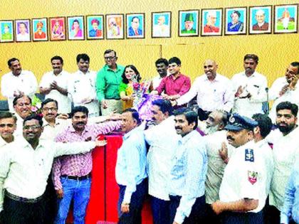 Malegaon Manip Officer, Employees Felicitated | मालेगाव मनपात अधिकारी, कर्मचाऱ्यांचा सत्कार