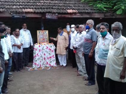 Worship of the image of Shri Ram by Malegaon Newspaper Vendors Association | मालेगाव वृत्तपत्र विक्रेता संघटनेतर्फे श्रीरामाच्या प्रतिमेचे पूजन