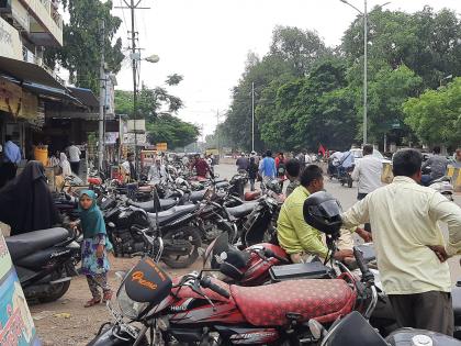 Roads lost in crowds due to unlock in Malegaon | मालेगावी अनलॉकमुळे गर्दीत हरवले रस्ते