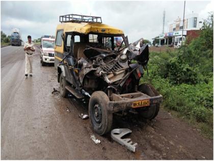 11 people were killed in Chandwadnagar accident | चांदवडनजिकअपघातात ११ प्रवासी जखमी