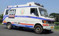 108 Dissatisfaction in the administration regarding ambulance service | १०८ रुग्णवाहिका सेवेबाबत प्रशासनातही नाराजीचा सूर