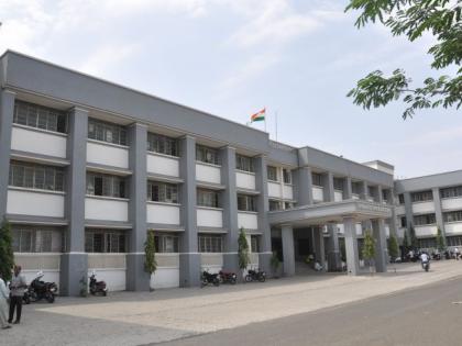 Citizens' Lessons on Democracy Day | लोकशाही दिनाकडे नागरिकांची पाठ Citizens' Lessons on Democracy Day | लोकशाही दिनाकडे नागरिकांची पाठ