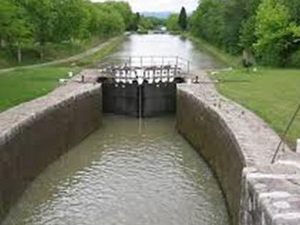 Movement if the dam wall is not built | बंधाऱ्याची भिंत न बांधल्यास आंदोलन Movement if the dam wall is not built | बंधाऱ्याची भिंत न बांधल्यास आंदोलन