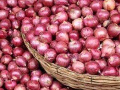 Lightly seasoned onion with onion | हलक्या प्रतीचा कांदा आल्याने व्यवहार ठप्प