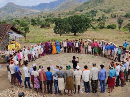 Renovations to forest stakeholders | वनहक्कधारकांना नवनिर्मितीचा ध्यास Renovations to forest stakeholders | वनहक्कधारकांना नवनिर्मितीचा ध्यास