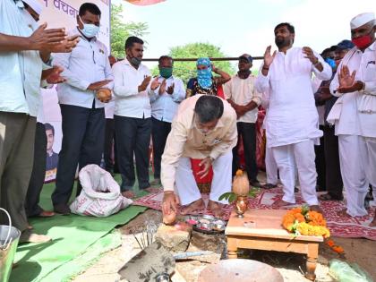 Bhumipujan of new school building in Nirhale | निऱ्हाळेत नवीन शाळा इमारतीचे भूमिपूजन