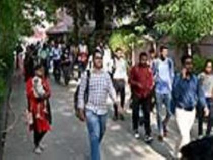 Only half of the 6,000 students appeared for the exam | सहा हजारांपैकी निम्मेच विद्यार्थीच परीक्षेला सामोरे