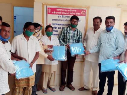  Distribution of PPE kits in rural wards of Peth | पेठच्या ग्रामीण रु ग्णालयात पीपीई किटचे वाटप