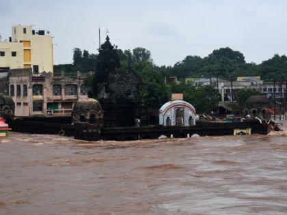 nashik,dams,in,the,district,were,reduced | जिल्ह्यातील धरणांमधील विसर्ग घटला