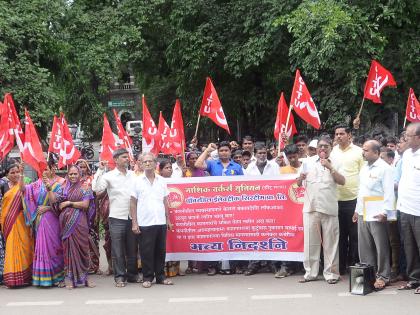 Powerful company employees' demonstrations | पावरडील कंपनी कर्मचाºयांची निदर्शने Powerful company employees' demonstrations | पावरडील कंपनी कर्मचाºयांची निदर्शने