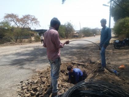  The unique functioning of the telecommunications company; Safety of workers, drivers in the wind! | दूरसंचार कंपनीचा अजब कारभार; कामगार, वाहनचालकांची सुरक्षा वाऱ्यावर!