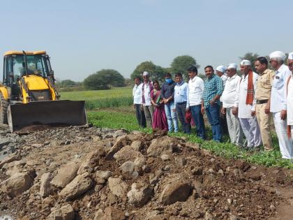 Controversial Shivar Road in Pimpri opened | पिंपरीतील वादग्रस्त अतिक्रमित शिवार रस्ता खुला