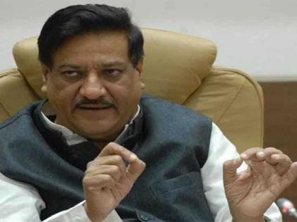 If you can not get reservation, apologize to the Marathas: Prithviraj Chavan | आरक्षण देता येत नसेल तर मराठ्यांची माफी मागा: पृथ्वीराज चव्हाण