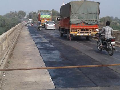 The Tapi Bridge near Sawkhed is completed | सावखेडजवळ तापी पुलाचे काम पूर्ण