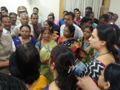 Attack on Vinod Tawde in Satara, Chitra Wagh attacked on Ram Kadam | साताऱ्यात विनोद तावडे यांना घेराव, चित्रा वाघ यांचा राम कदमांवर प्रहार