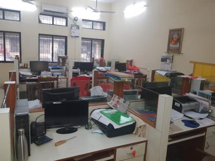 Thane District Collector - Shukushkat in Tahsildar office | बेमुदत संपामुळे ठाणे जिल्हाधिकारी - तहसीलदार कार्यालयात शुकशुकाट, नागरिकांचे मात्र हाल