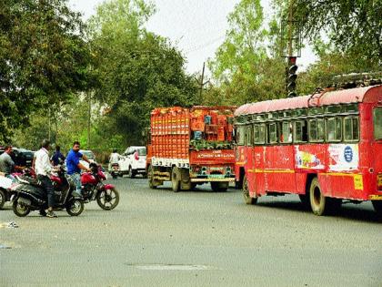 Opposition to heavy vehicles on Wadala-Pathardi road | वडाळा-पाथर्डी रस्त्यावर अवजड वाहनांना विरोध