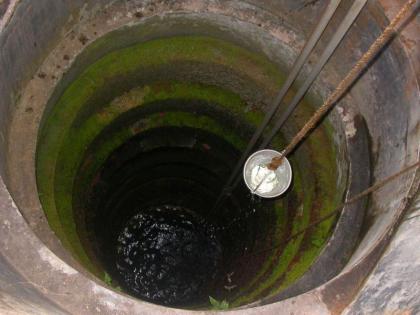19 wells of farmers of Bhadgaon (Wardhaane) in Sakri taluka stolen last! | साक्री तालुक्यातील भडगाव (वर्धाने) येथील शेतकऱ्यांच्या १९ विहिरी गेल्या चोरीला ! 19 wells of farmers of Bhadgaon (Wardhaane) in Sakri taluka stolen last! | साक्री तालुक्यातील भडगाव (वर्धाने) येथील शेतकऱ्यांच्या १९ विहिरी गेल्या चोरीला !